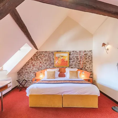 Hotell L'hostellerie Du Chateau 3*