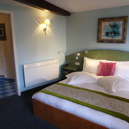 L'hostellerie Du Chateau 3* إِجويشا