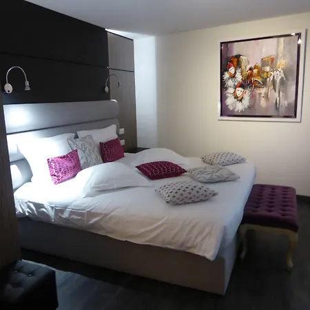 فندق L'hostellerie Du Chateau إِجويشا