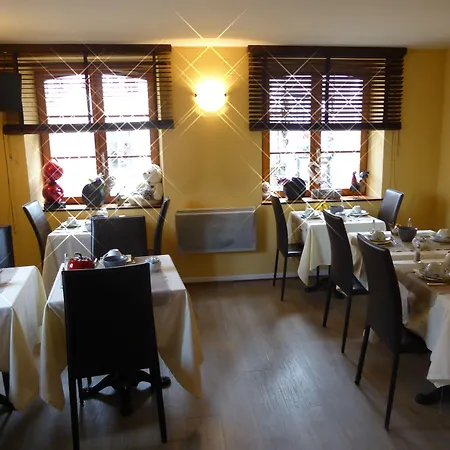 Hotell L'hostellerie Du Chateau 3*