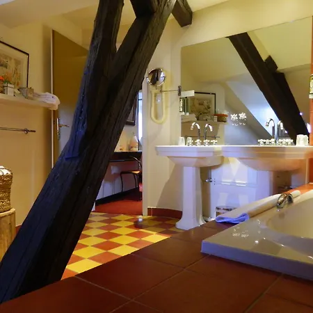 L'hostellerie Du Chateau 3* إِجويشا