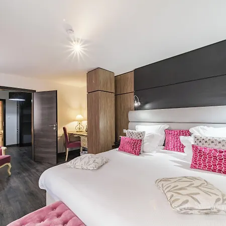 فندق L'hostellerie Du Chateau إِجويشا