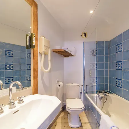 L'hostellerie Du Chateau 3* إِجويشا
