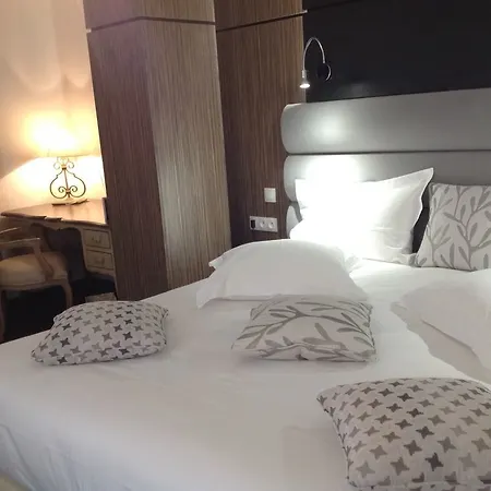 فندق L'hostellerie Du Chateau 3*